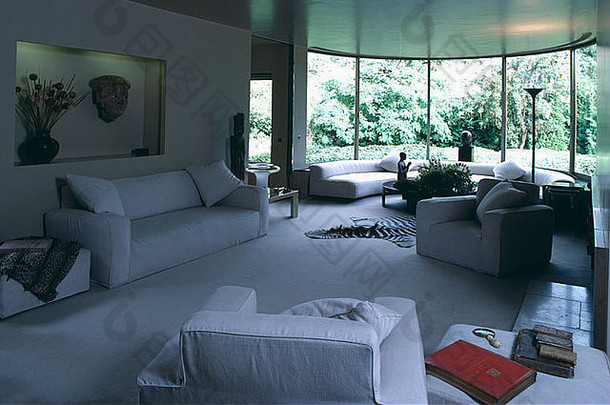 白色地毯家具现代厅的