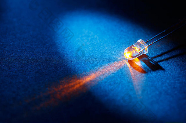 领导光灯泡概念能源储蓄