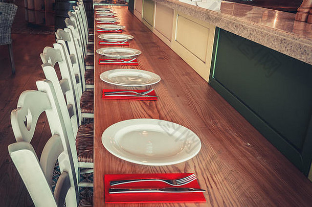 室内现代餐厅表格椅子餐具