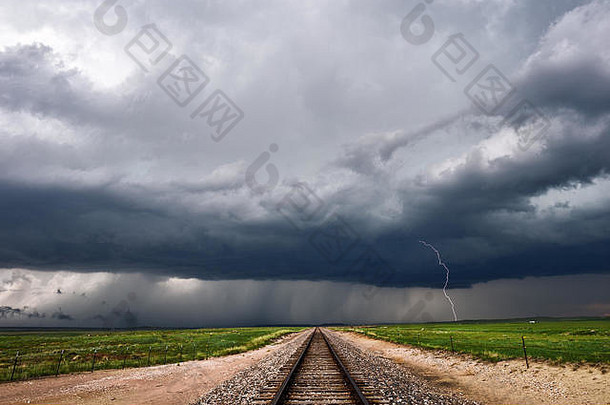 雷雨闪电移动铁路跟踪惠灵顿科罗拉多州
