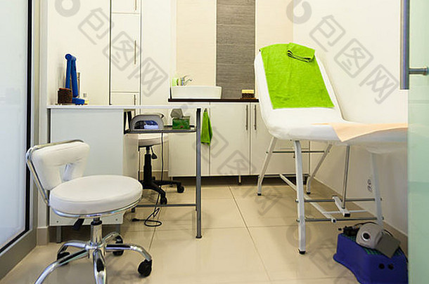 室内健康的美水疗中心沙龙现代设备治疗房间奢侈品放松治疗