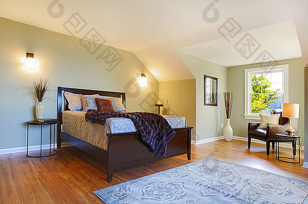 新鲜的绿色大卧室现代棕色（的）床上