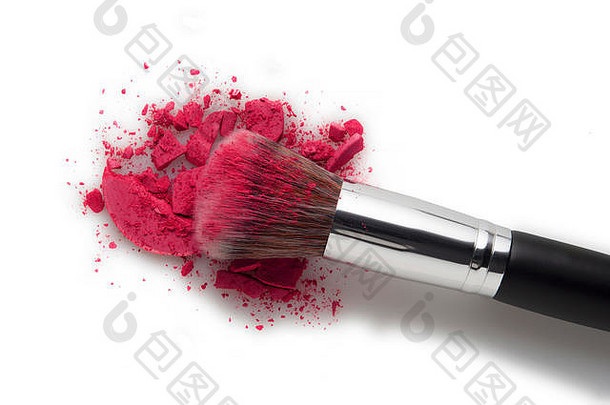 有创意的概念美时尚照片化妆品产品使刷工具包打碎了口红眼影白色背景