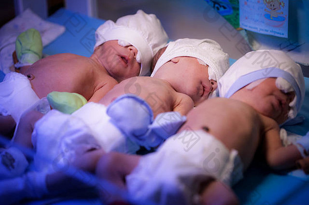 新生儿三胞胎婴儿设备<strong>紫外线辐射</strong>孕妇医院