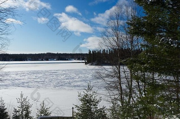 紫胶布罗谢冬天图片湖视图冬天阳光明媚的一天紫胶布罗谢魁北克加拿大