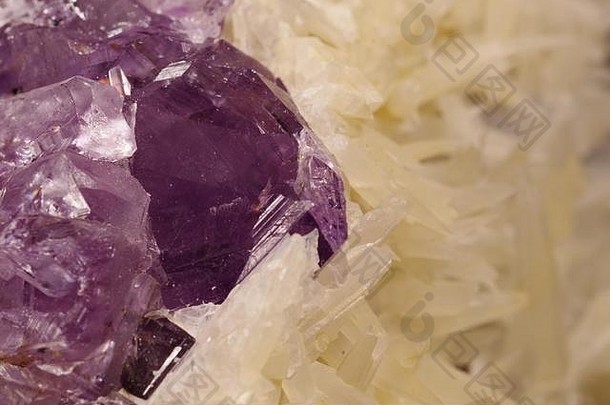 方解石紫水晶宏照片美丽的地质标本埃克塞特德文郡