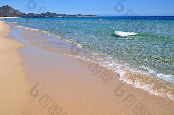 透明的水地中海海科斯塔国王海滩撒丁岛岛意大利