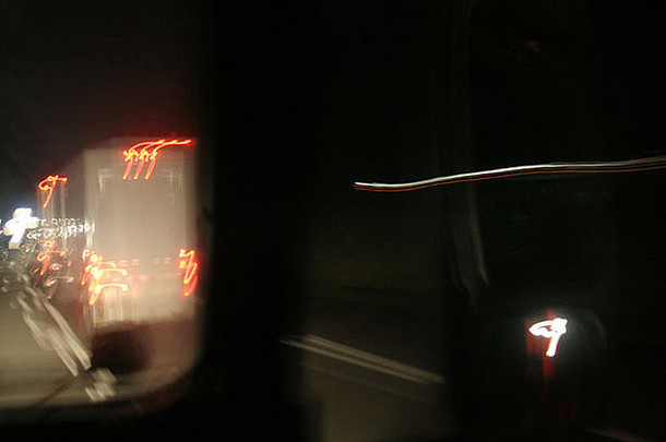 卡车通过晚上交通最小的高速公路北东美国使时间一天