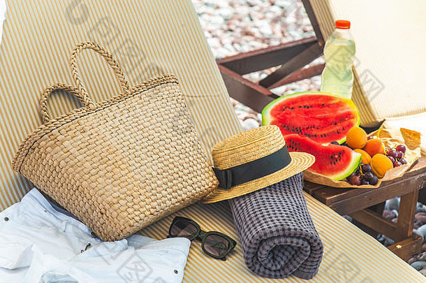 海滩的东西袋毛巾毯子太阳长水果表格夏天假期