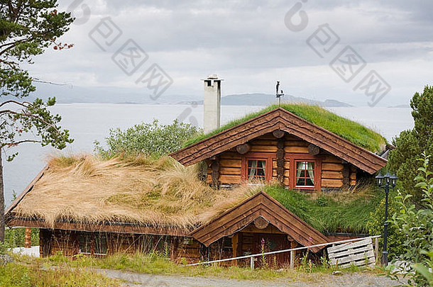 挪威房子草屋顶峡湾