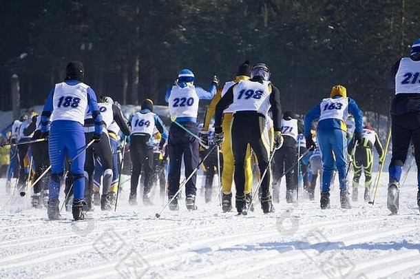质量开始比赛滑雪登山者爬山滑雪板个人比赛滑雪登山亚洲冠军