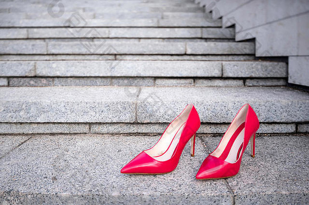 红色的女人高非常鞋子<strong>楼梯</strong>