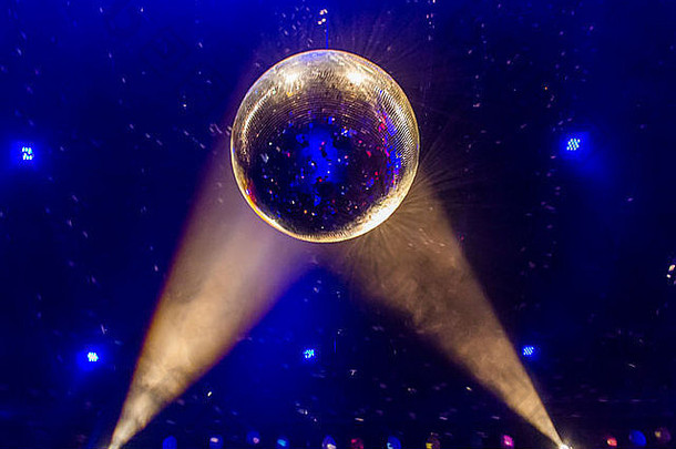 巴黎法国迪斯科球照明法国夜总会特殊的迪斯科音乐晚上歌词阿特雷