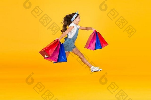 孩子们时尚销售折扣快乐小女孩运行成功的购物精力充沛的孩子跳重袋假期礼物包网络周一快点总计出售