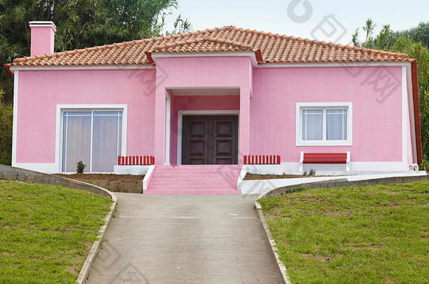 粉红色的房子车辆入口花园水平