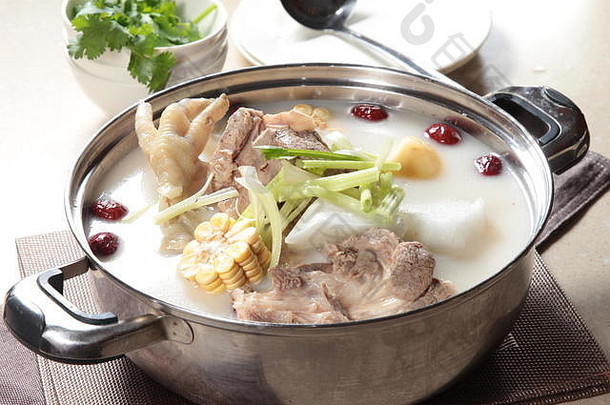中国人鸡海鲜肉汤