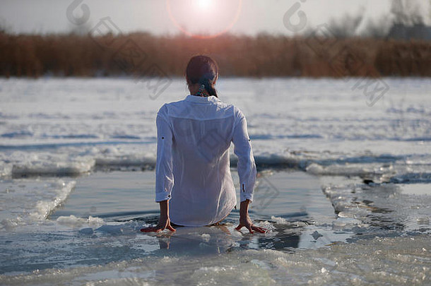 游泳冷水盛宴洗礼神耶稣俄罗斯传统买冰冷的普鲁比奥奇斯蒂齐亚罪普拉格冷河epi