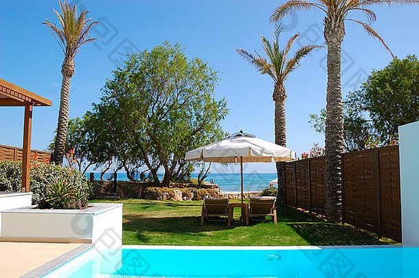 游泳池极可意水流按摩浴缸海滩现代奢侈品别墅克里特岛希腊