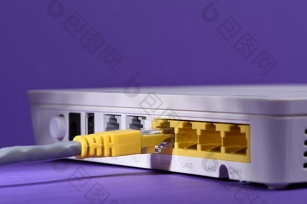 电缆连接互联网路由器