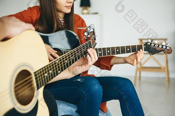 学习玩吉他老师解释了学生基础知识玩吉他个人首页学校教育课外教训