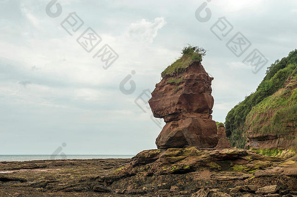 伟大的英国海岸<strong>线描</strong>绘美丽的侏罗纪海岸sidmouth德文郡狂风暴雨的夏天一天大哨男人。神包岩石