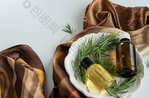 瓶迷迭香至关重要的石油Herbal化妆品治疗产品