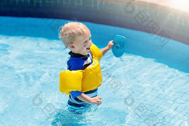 婴儿充气臂章游泳池男孩学习游泳户外池热带度假胜地游泳孩子们健康的体育运动活动