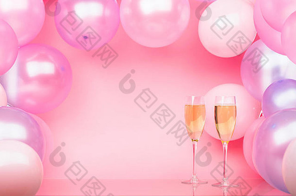 眼镜香槟粉红色的背景粉红色的紫色的<strong>气球</strong>明亮的背景庆祝活动复制空间