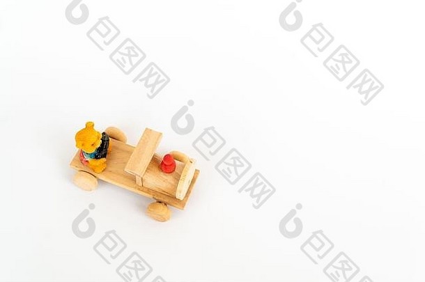 木<strong>火车</strong>白色背景木玩具黄色的机车泰迪熊