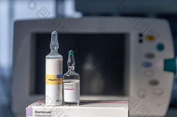 瓶异丙酚瓶dormicum注射药物镇静机械通风病人