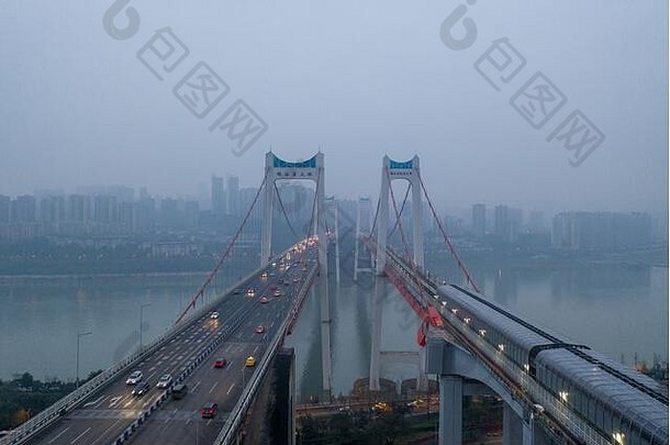 重庆中国12月空中无人机拍摄亿贡岩桥长江河早期早....雾
