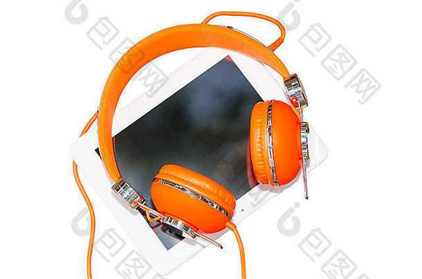 白色平板电脑橙色耳机孤立的白色