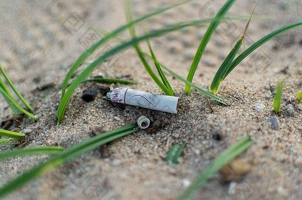 香烟屁股污染地球土壤