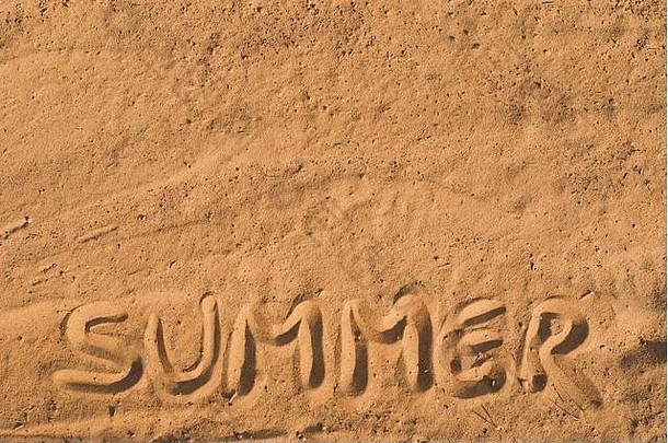 词夏天雕刻沙子海滩假期概念背景