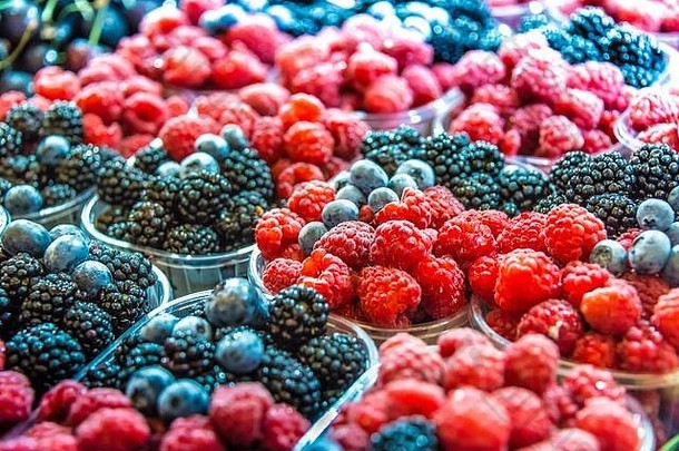 树莓蓝莓blackbarries出售<strong>街</strong>市场摊位