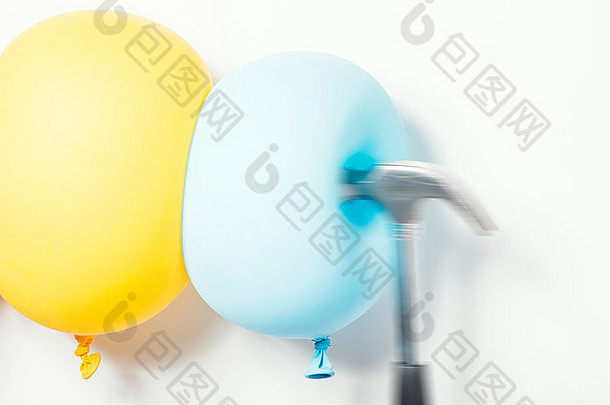 锤<strong>打气球</strong>概念上的图像对比电阻强度