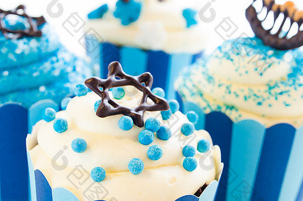 美食纸杯蛋糕装饰白色蓝色的糖衣光明节