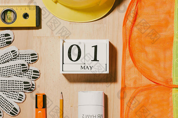 图像白色块木日历建设工具表格国际工人的一天劳动一天概念