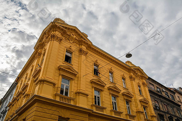 黄色的建筑体系结构萨格勒布克罗地亚