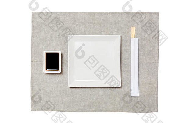 空白色广场板筷子寿司我是酱汁灰色餐巾背景前视图复制空间设计