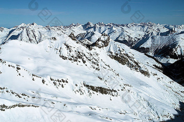 雪覆盖山安东奥地利