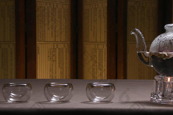 美丽的温暖的图片透明的茶壶水壶美味的绿色黑色的茶表格蜡烛玻璃水壶盛开的花茶木表格站蜡烛中国人茶