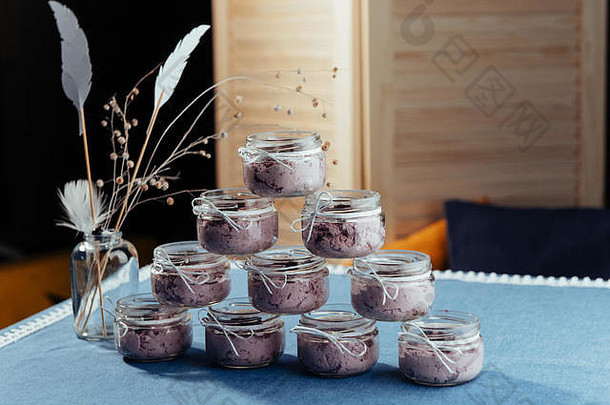 蓝莓甜点新鲜的浆果玻璃Jar