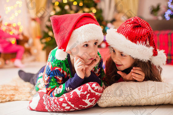 妹妹告诉冬天故事哥哥孩子们做梦圣诞节礼物
