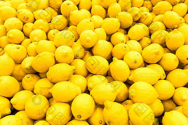 色彩斑斓的显示柠檬水果市场
