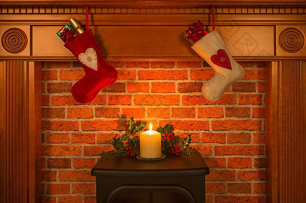 圣诞节长袜挂壁炉礼物蜡烛