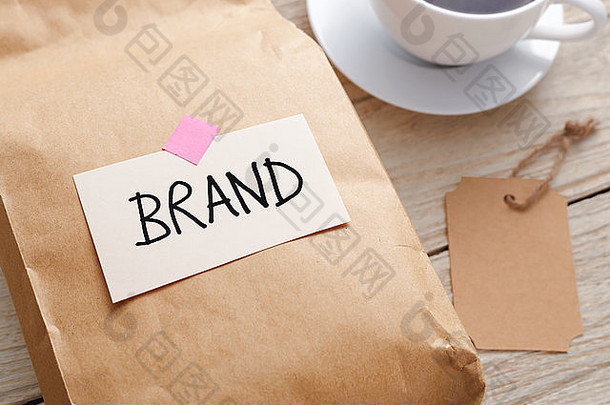 品牌市场营销概念特写镜头产品纸袋品牌标签咖啡杯