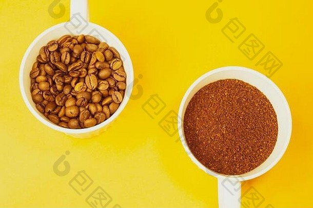 咖啡豆子地面咖啡杯黄色的背景