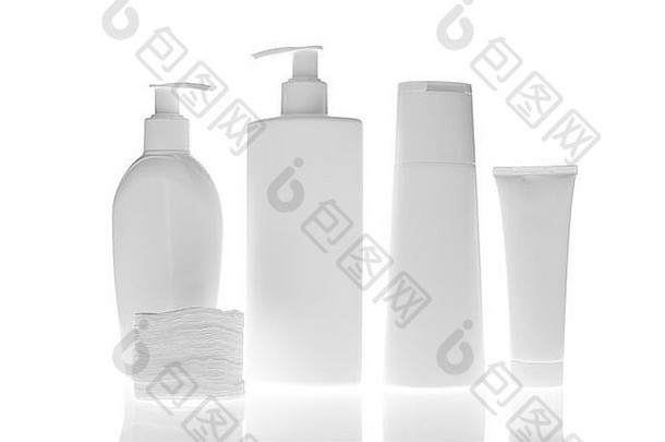 集化妆品瓶清洁垫孤立的白色背景