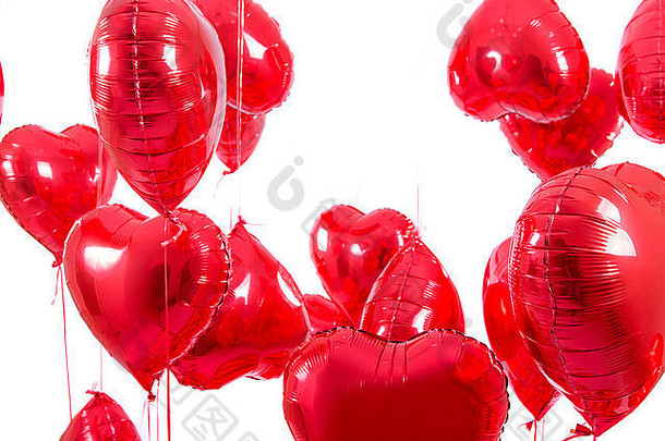 视图群红色的心气球孤立的白色背景